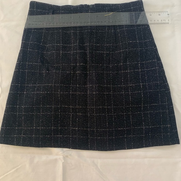 😻BLACK MINI SKIRT WITH GLITTERY DETAILING ✨ - Picture 2 of 6